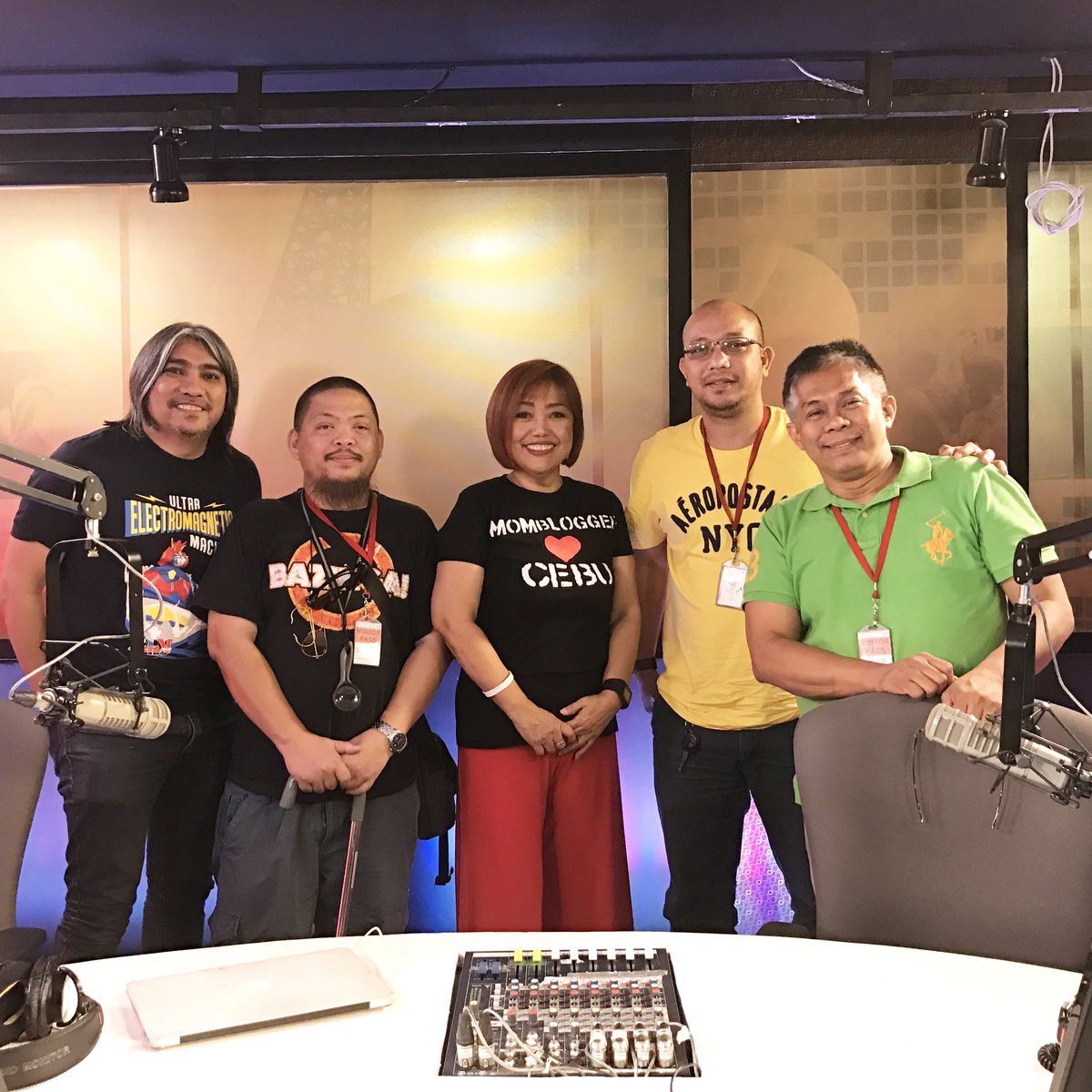 momblogger's tweet photo. Earlier at Radyo 5 92.3 #TECHSABADO: blogger accreditation, kailangan ba talaga? We were also talking about social media policy #allmediaPH https://t.co/7GIPNIhHVk