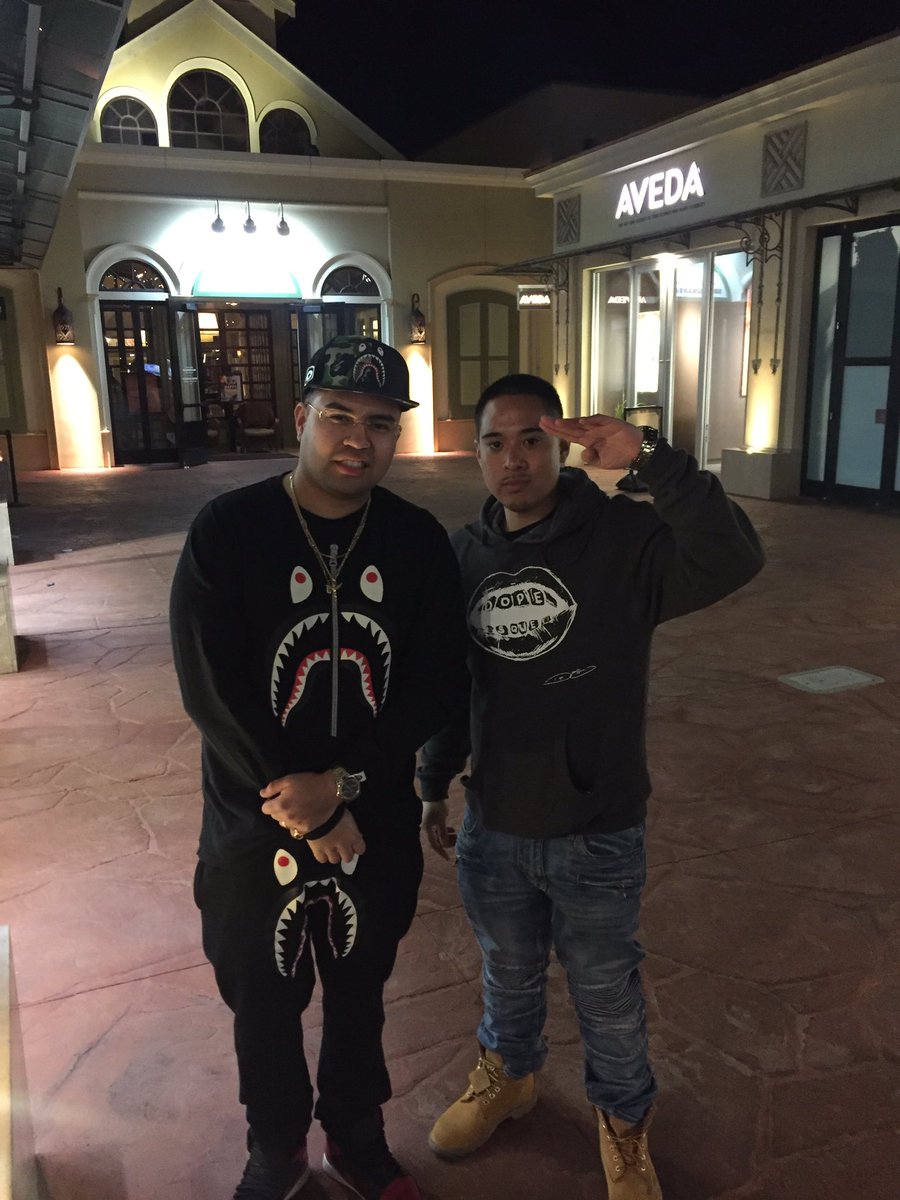 Dopesque's tweet image. Mr. CEO himself on the Right 📸💸💰 #Dopesque #MoneyMagnets