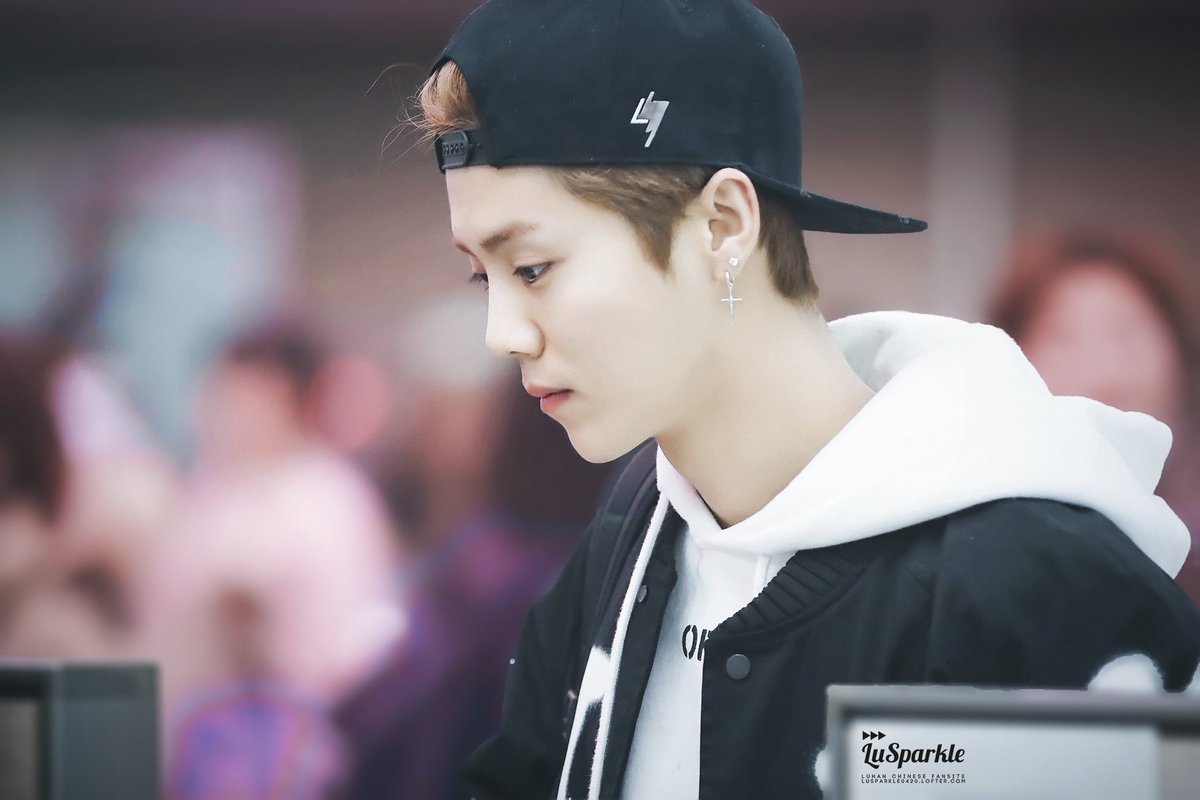 lusparkle0420's tweet photo. [HD]#鹿晗 #LuHan 170219 ICN✈️HGH 高清Part1 https://t.co/hlrdKy5YEG