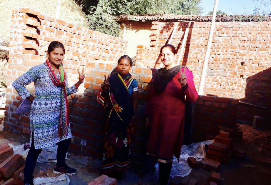 MonikaBhimSingh's tweet photo. #Surguja #lakhanpur #andhala #gaon mein "#kadam" ka #aawaas kadam dar kadam purnta ki aur #badhta hua👍🏻😇 @narendramodi @drramansingh #PMAY https://t.co/kvhpnakbYN