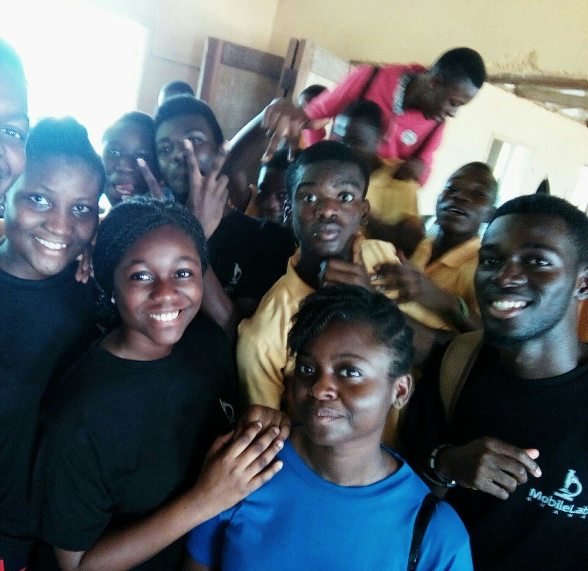 MobileLabGhana's tweet photo. We visited Kentinkrono M/A Basic School yesterday for Day 3 of the Science Roadshow. Looks like the kids had a great time. @BiochemSoc https://t.co/DeXZJTuXh8