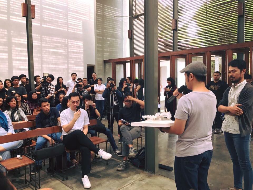 SIG_architect's tweet photo. Presentasi RPTRA desain alumni2 Arsitektur UI dlm Konf. Pers di @dialogue_arts. Dedikasi 11 arsitek utk warga Jakarta

#RuangPublikJakarta https://t.co/PJpNHm1YfJ