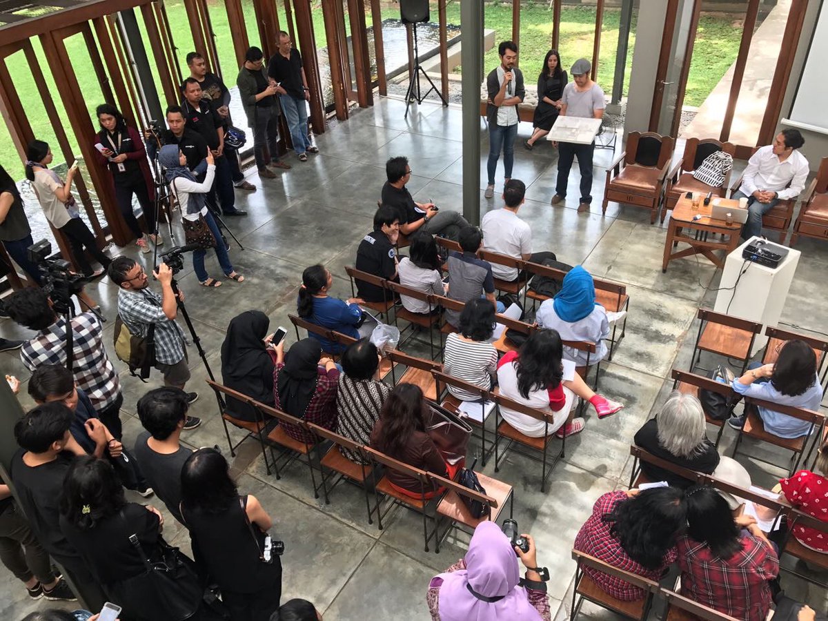 SIG_architect's tweet photo. Presentasi RPTRA desain alumni2 Arsitektur UI dlm Konf. Pers di @dialogue_arts. Dedikasi 11 arsitek utk warga Jakarta

#RuangPublikJakarta https://t.co/PJpNHm1YfJ