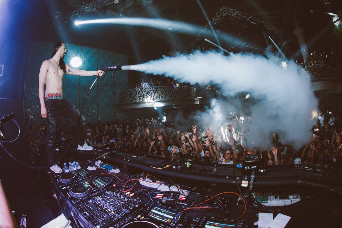 steveaoki's tweet photo. Bangkok!! https://t.co/x3GM8HDNRy