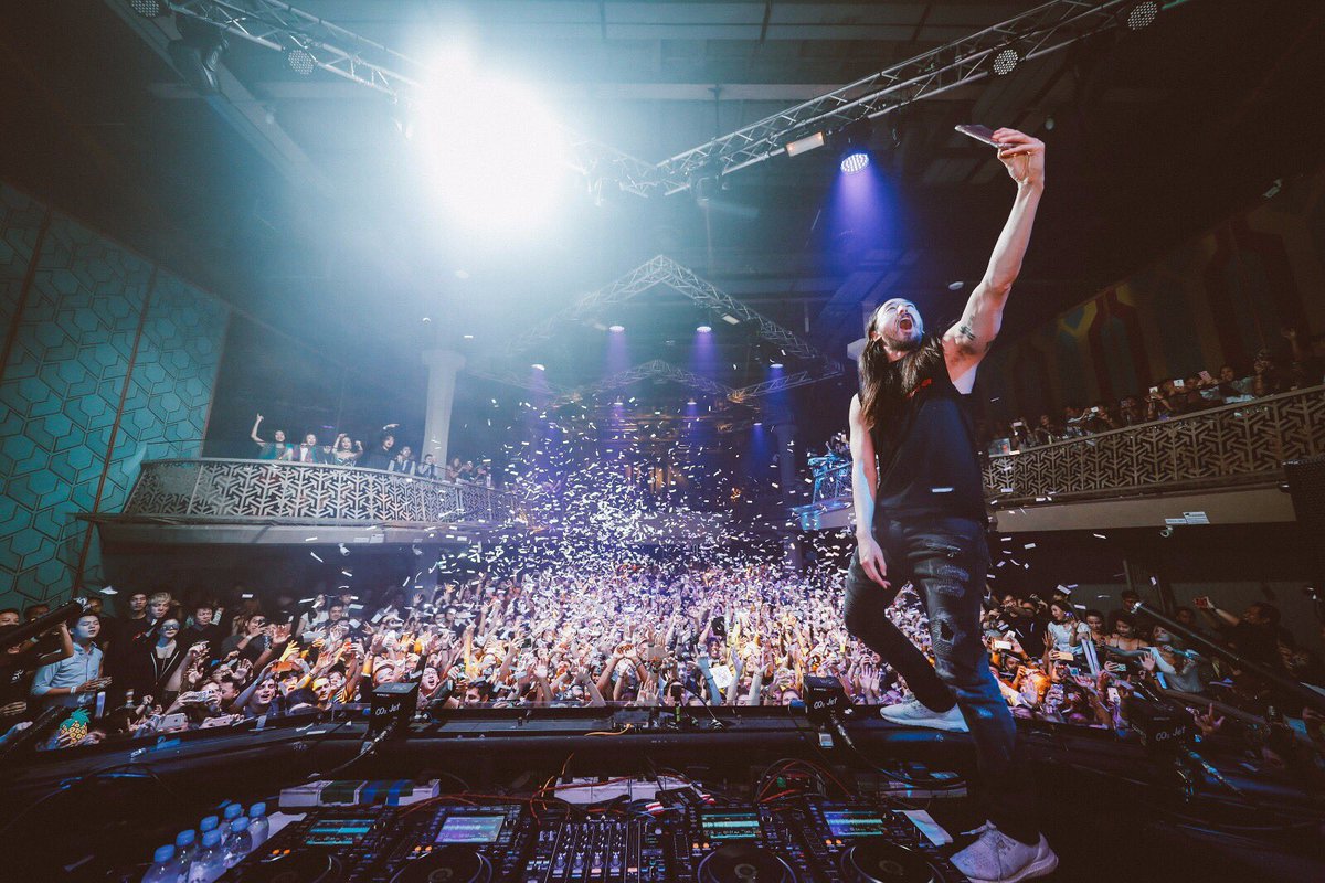 steveaoki's tweet photo. Bangkok!! https://t.co/x3GM8HDNRy