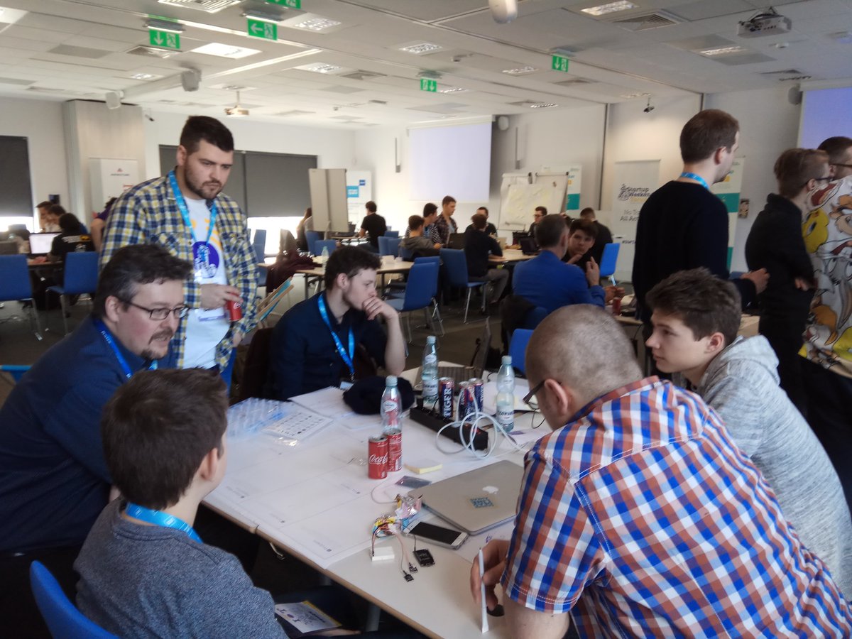 SWTorun's tweet photo. Working with our mentors #SWTorun https://t.co/7EOBSI3lDI