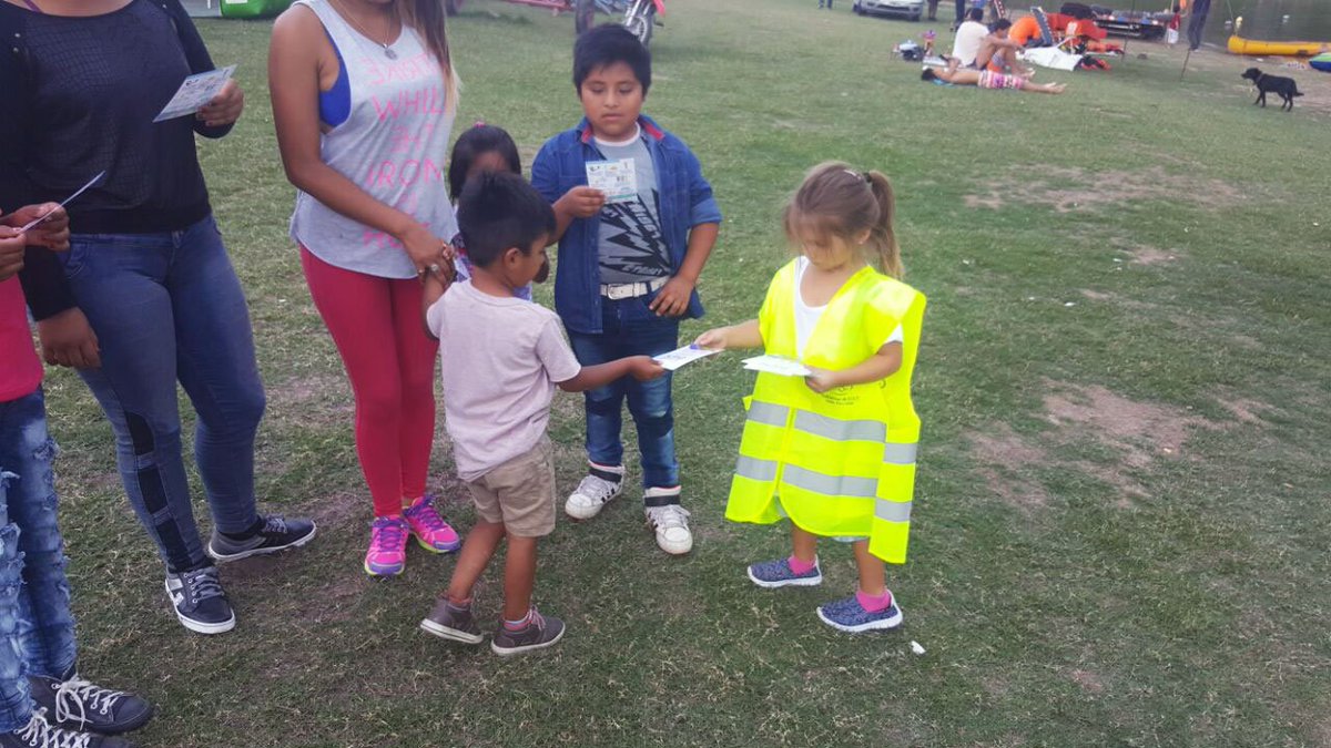 SaludJujuy's tweet photo. En #Jujuy: carnaval saludable y sin excesos https://t.co/qP2orxhMOl | #SentirnosBien, #DisfrutemosSinExcesos | @MarioFiad https://t.co/IFBiYhzbfG