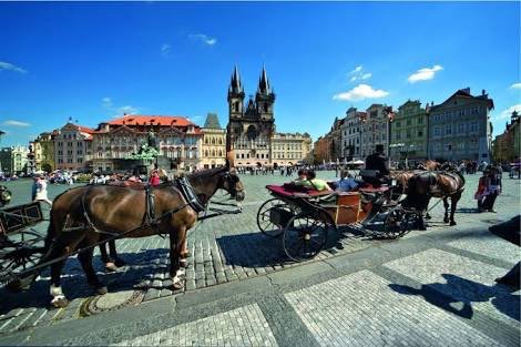 culture_cz's tweet photo. Five Days in #Prague https://t.co/3Pkit019JJ #bridge #castle #synagog #museum #theater #history #heritage @PragueVisitor @VisitCZ @PrahaEU https://t.co/MrriUZRbTW