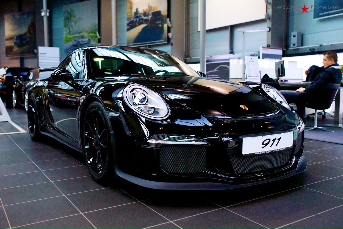 911LND's tweet photo. 🙌🏼😻 Glossy black GT3 😻🙌🏼 https://t.co/OyFoBNjZ4O