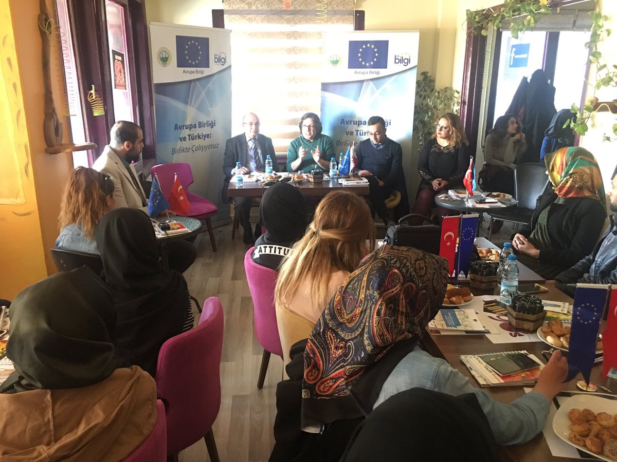 Doç.Dr Erdem Denk "Neden AB' ye Katılmalıyız" sorusuna cevap verip AB standartları hakkımda bilgilendirmelerde bulunuyor