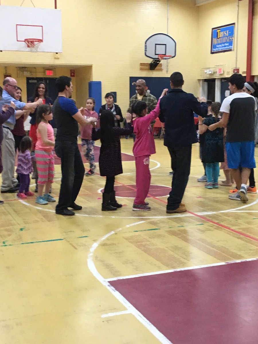 ParkerFarmsES's tweet photo. Dances from Around the World 🌎! 💙🐾🐶🎉 #folkdancefun https://t.co/O020uhLXny