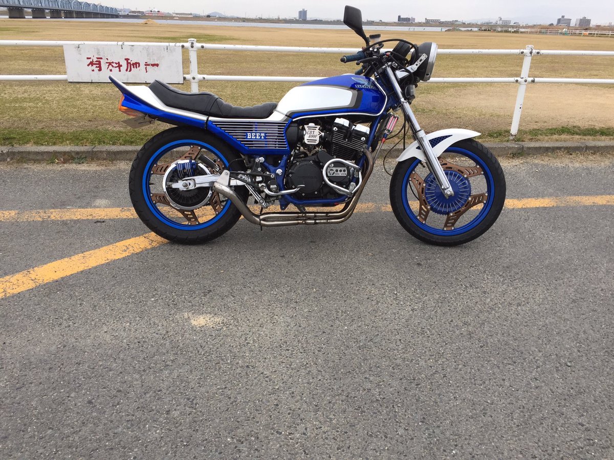 BIKE_LOVE__1's tweet photo. CBX400F売ります！

お値段は急いでるので格安の7万で！
支払いはコンビニ払いでお願いします😭

拡散希望で！！！！😎

#CBX400F売ります
#単車売ります https://t.co/q3BmjCPjCn