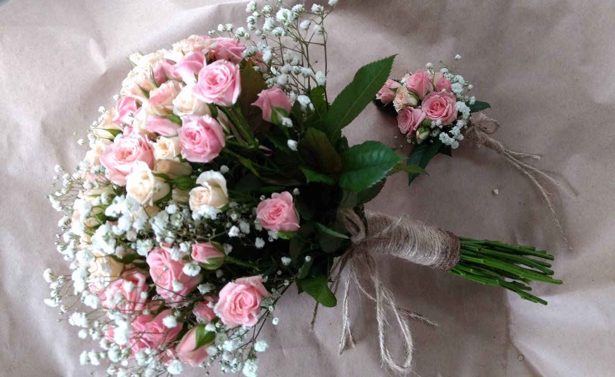 AndreyFlowers's tweet photo. .#весілля #буча #букет #букетневесты #свадьба #цветы #розы #букетцветов #букетроз #flowers #bouquet #bouquets #wedding #ukraine #roses https://t.co/qbYSLKaBjr