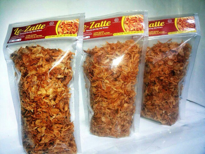 LeZatte's tweet photo. Kemasan terbaru kami. Sesuai riset yang kami lakukan, kemasan ini bisa membuat bawang goreng di dalamnya bertahan renyah selama 9 bulan. https://t.co/ZAl3ZYYwYp