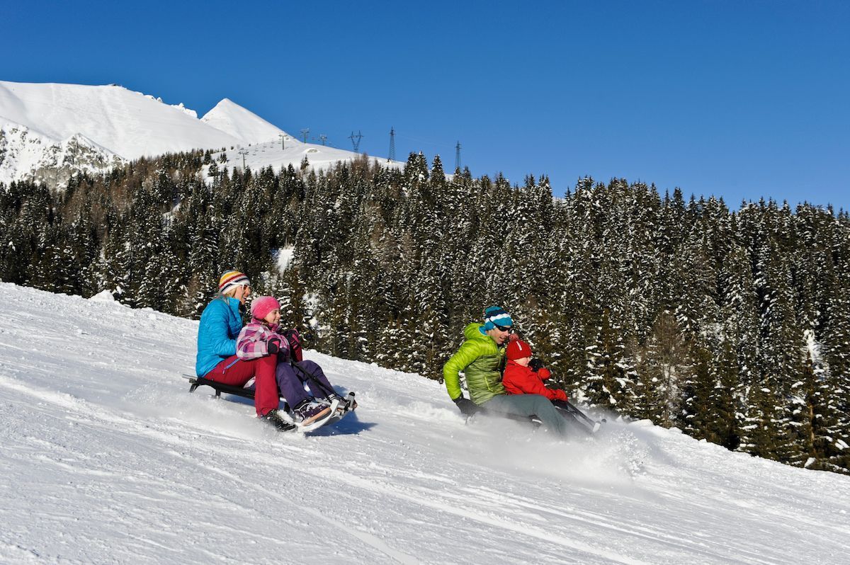 Perché non divertirsi tutti insieme sulla neve di #Avelengo? bit.ly/2lUfc4O 📷 TVHaflingVoeran