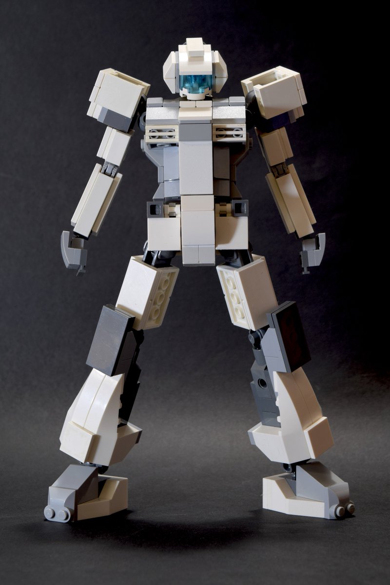 Jan Lego レゴで 無個性ロボ かっこいいデザインも組み方もカラーリングもせず ロボ の基礎になるプロポーションだけを追求したロボットです 基本の再確認としてビルドしてみました