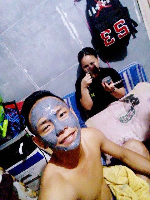 Manuelballers's tweet photo. DIY facial mask 💆
#glue #Charcoal https://t.co/F44ZtvfAAB