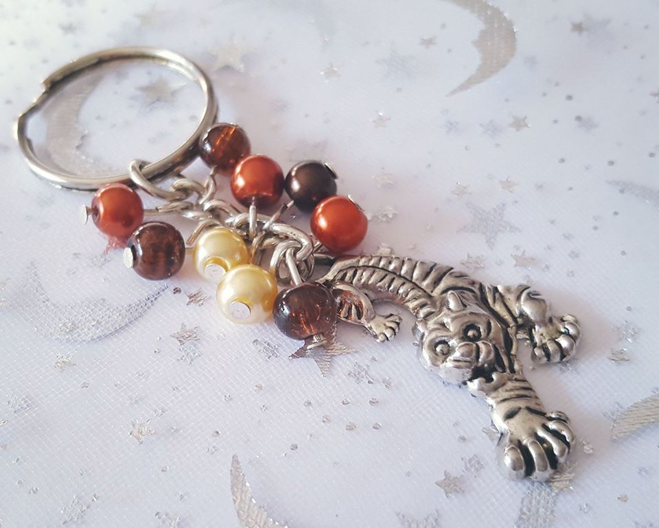 WillowCrafts's tweet photo. Just one of these tiger keyrings available https://t.co/vxJcQ6rpUS #tigerkeyring #tiger #handmade #epiconetsy #craftbuzz #eshopsuk https://t.co/HnU9V386wq