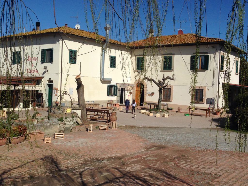 CetraCultura's tweet photo. Preparativi in corso..#FestasullAia  #FattoriaDidatticaPenelope #Festadellatoscana @marziocresci @bottegaPed @EleonoraArf @valdelsanet https://t.co/KNbVdO8dAV