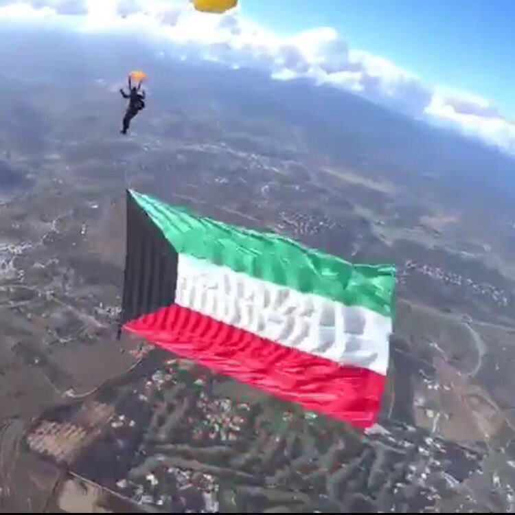 كل عام وديرتي بخير وأمن واستقرار وزاهية بديمقراطيتها وبلد للثقافة والإنسانيه 🙌🏻 

يازين علم بلادي يرفرف وبالسما عالي 🇰🇼🇰🇼🇰🇼 
صوره جميله