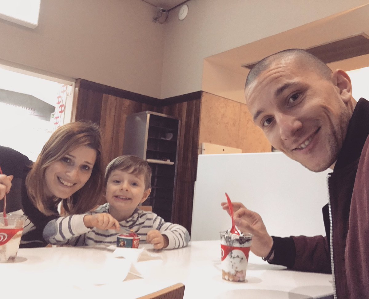 asousa8's tweet photo. Comer um 'OlΓ‘' ππ»ππ¨ #familia #jujuca #dinis #AS8 https://t.co/pucPeAsVzg