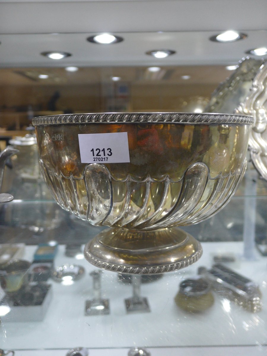 antiquestwins's tweet photo. here's one for @baggottsilver #auctionviewing >> https://t.co/yYLp9a92Ez