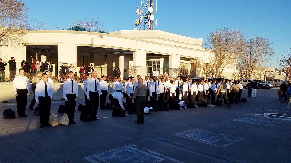 lasd_ali's tweet image. Shock day for @LASDHQ Explorer Class #98. Good luck to the 40 recruits! 
bit.ly/2lbinR1
#LASD #AV411 #LASDexplorers