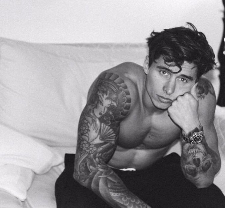 rpgResidence571's tweet image. adi gillespie 
aaron 
17ans
bi 
trafic de drogue 
délinquant
@rpgwaarron