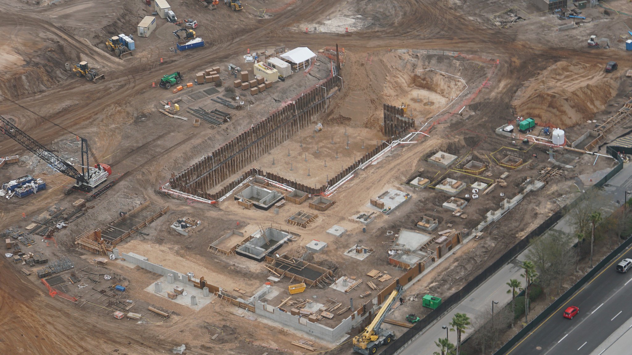 C5h9xpcWgAAmhTN.jpg:large