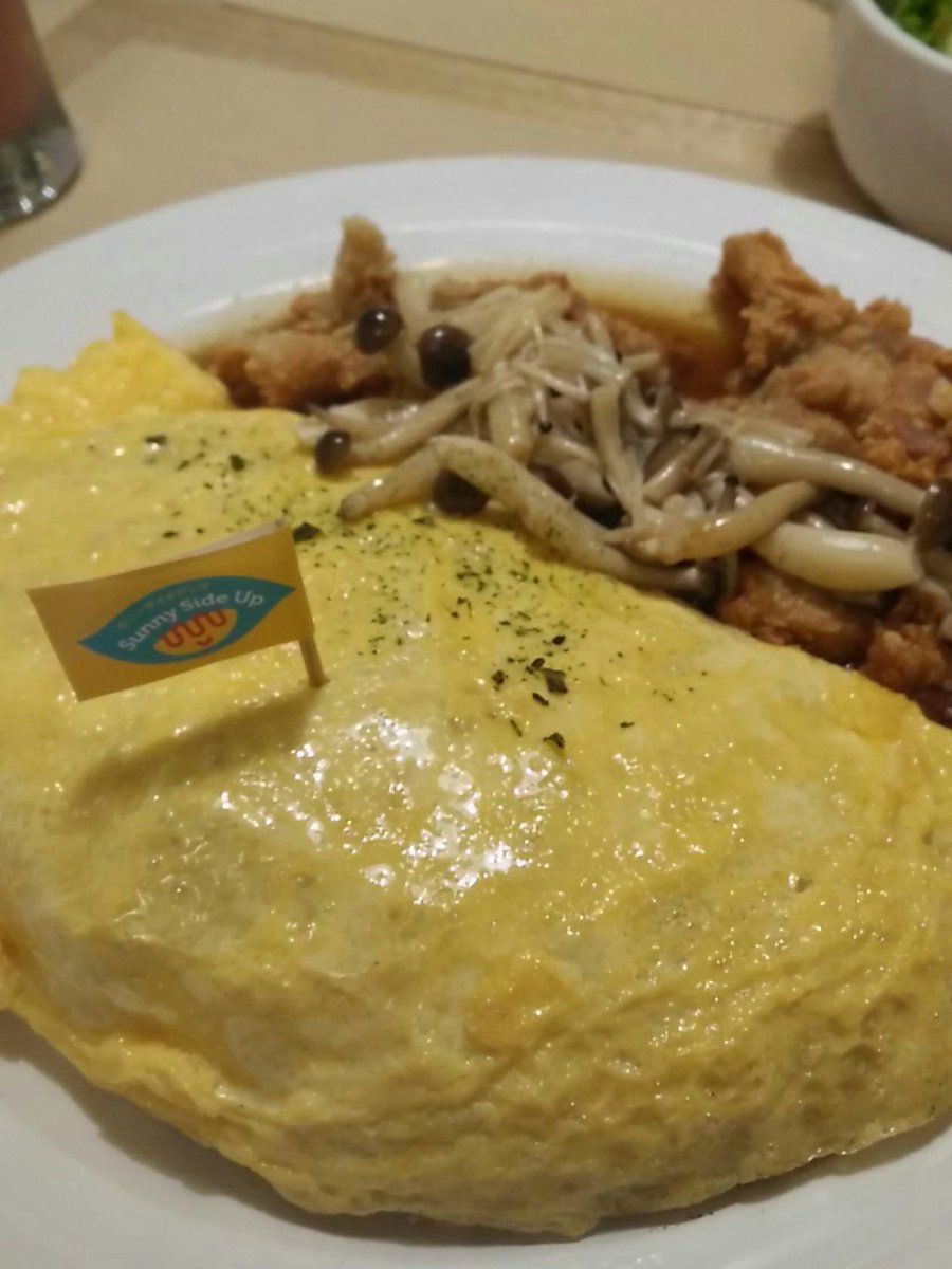 MelysWijaya's tweet photo. First time trying omurice at @SunnySideUp_ID :9 w/ @Erwingijon https://t.co/jKflyjTXoc