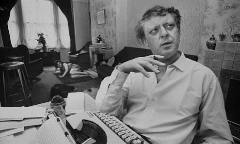 LetrasBreves's tweet photo. "El hombre que no puede elegir ha perdido la condición humana."

Anthony Burgess.

Centenario de su nacimiento.

Obra: La Naranja Mecánica. https://t.co/KvssYrT7If