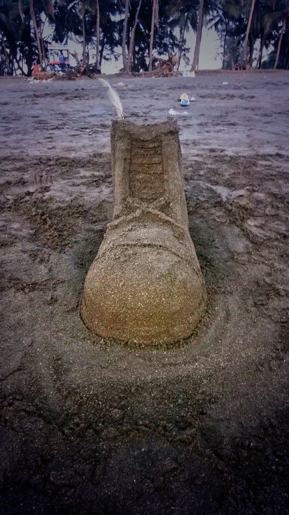 H05Mayuresh's tweet photo. ## Beach time ### sand art ## boots 👞 ###much bigger than actual size.... https://t.co/iXb4fCmFMS