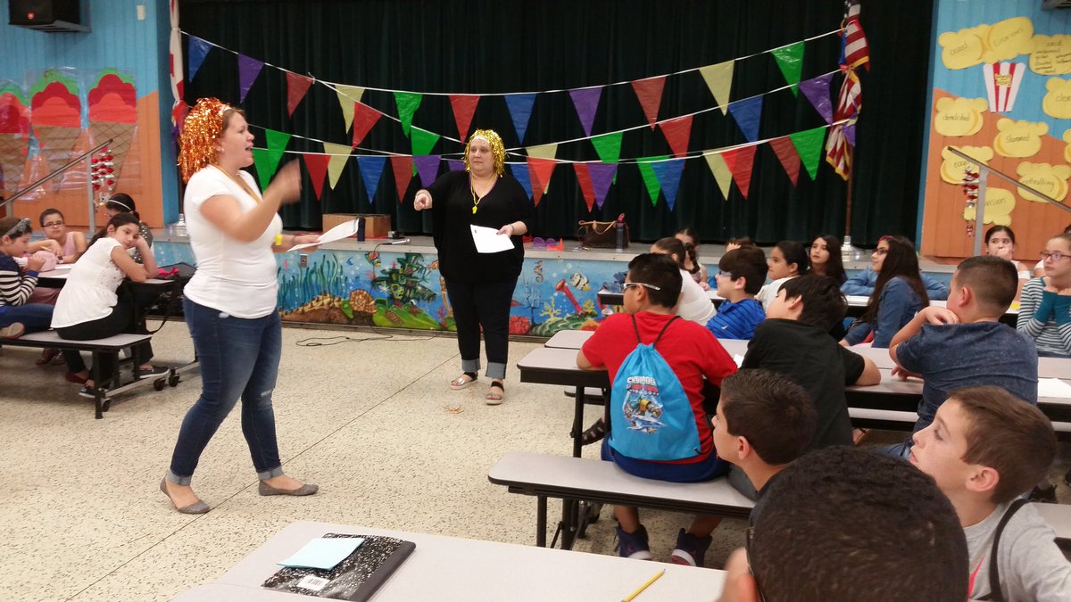 CoralParkElemS's tweet photo. Talking about POINT BOOSTERS! SaturdayMorning 3-Ring WritingCircus of Ideas @MDCPSCentral @MiamiSup @MartaPerezMiami @MDCPSREADING @MDCPS https://t.co/K1KWmfdIES
