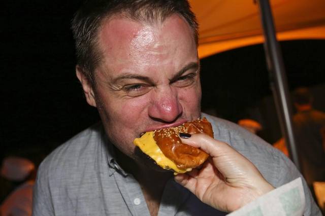 With creative juices flowing,  <a href="/SOBEWFF/">SOBEWFF</a>'s Burger Bash leaves thousands overstuffed and happy #SOBEWFF #SOBEWFF2017
hrld.us/2mwbxGR
