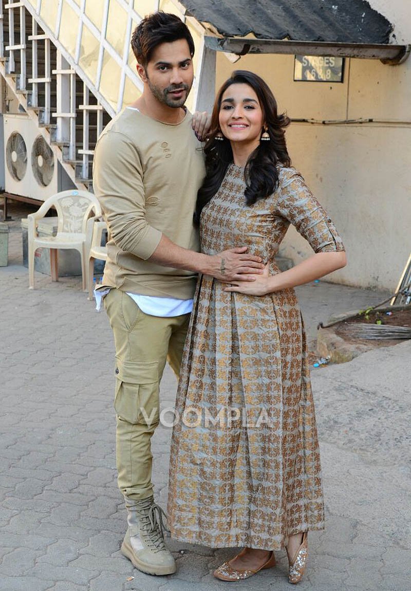 COUPLE GOALS! Varun Dhawan and Alia Bhatt spotted while promoting  'Badrinath Ki Dulhania'., image size:800x1150