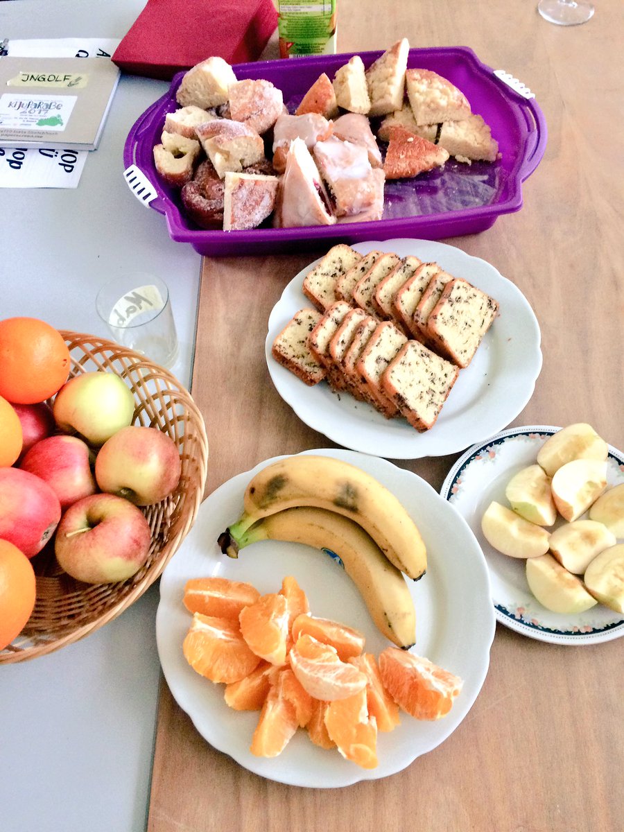 TeresavonJan's tweet photo. Erstmal #Kaffeepause beim #Vernetzungstreffen #kijuparabe2017 :)
@btlgngsmdrtrn https://t.co/BcEAw3I5N9