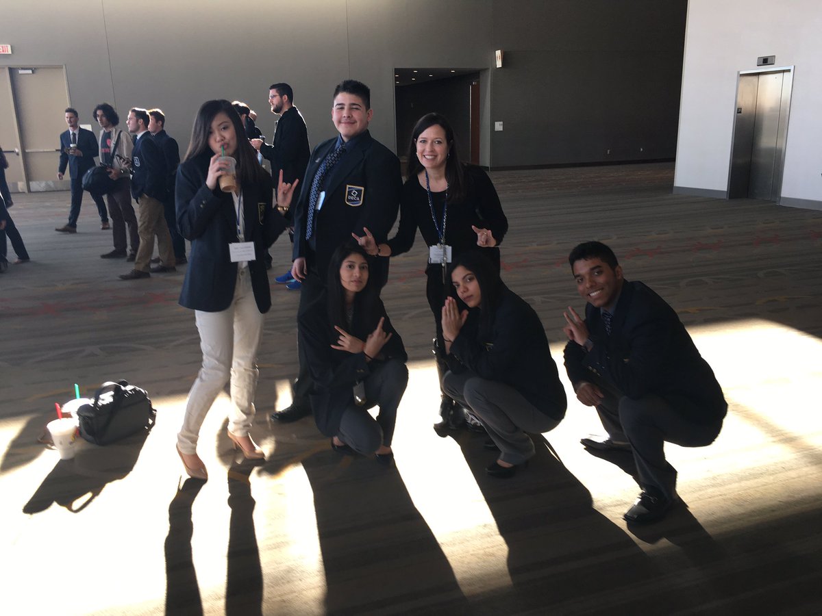 Having a great time in San Antonio! Now it's time for the closing ceremony! #TXSCDC #TexasDECABuilds