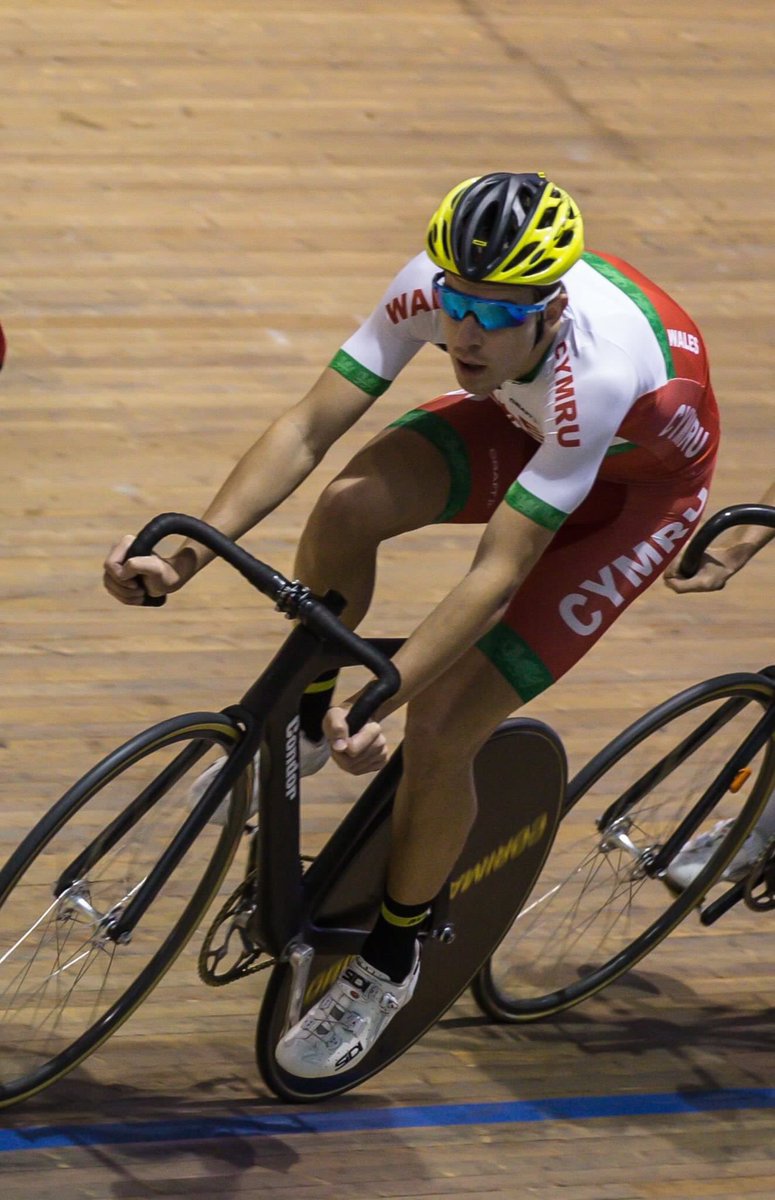 BeicioCymru's tweet photo. Today in Los Angeles🚴🏻‍♀️🚴🏼
Pob lwc!

@Lewis_Oliva Sprint
@rachyjames1 Keirin
@jonmould91 Scratch

https://t.co/fE2R0O0XR0
#tissotucitrackwc https://t.co/A03WK9ATGO