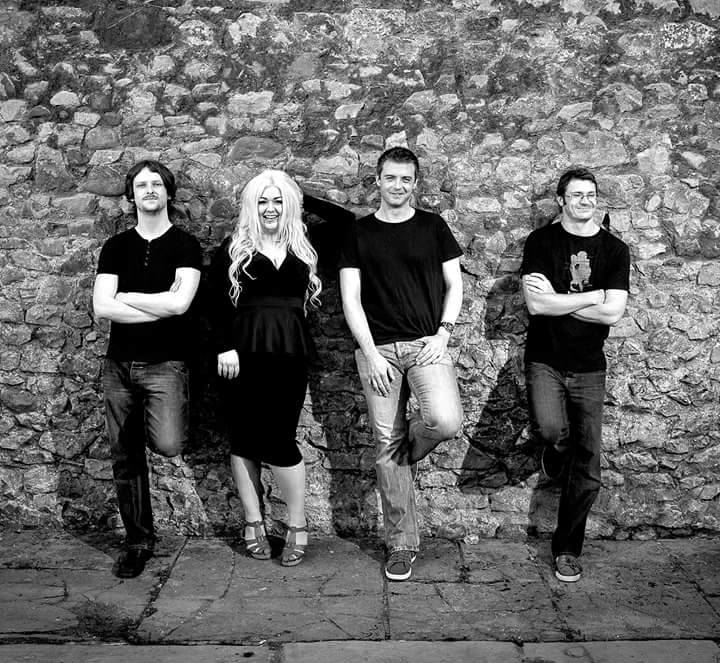 RowleysPub's tweet image. Live tonight in Rowleys it's Tequila Rose! @NewgrangeHotel @tequilaroseband #navan #livemusic