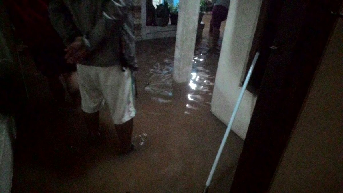 elquadt's tweet photo. @DKIJakarta @TMCPoldaMetro @BinaMargaDKI ada banjir di jalan brigif ciganjur jakarta selatan akibat meluapnya kali krukut https://t.co/9SsONDj30h