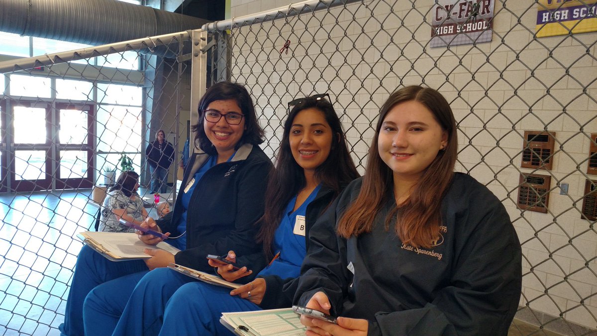 SpringbranchFFA's tweet photo. Finally prep before our 1st Vet med contest. #SBFFA #CDE https://t.co/3WYcFxOO7l