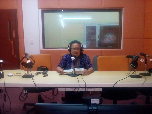 963RPKFM's tweet photo. Pdt.Berty Landeng dlm acara #Kasih&MujizatNya bahas Mujizat di Kana #Programrohanirpk https://t.co/6w3IXP36Af
