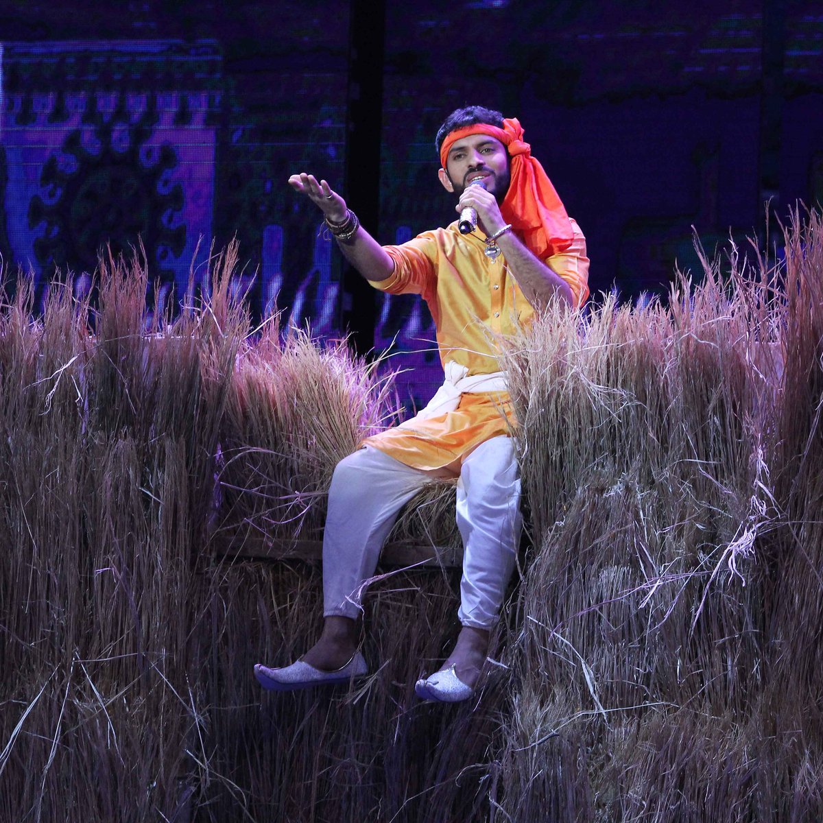 Endemol Shine India (@endemolshineind) on Twitter photo Iss kisaan ki awaaz ne badhayi desh ki mitti ki shaan! We are sure you loved <a href="/niyamkanungo_VI/">Niyam Kanungo</a>'s performance too! #VoiceIndiaLives7 Iss kisaan ki awaaz ne badhayi desh ki mitti ki shaan! We are sure you loved <a href="/niyamkanungo_VI/">Niyam Kanungo</a>'s performance too! #VoiceIndiaLives7