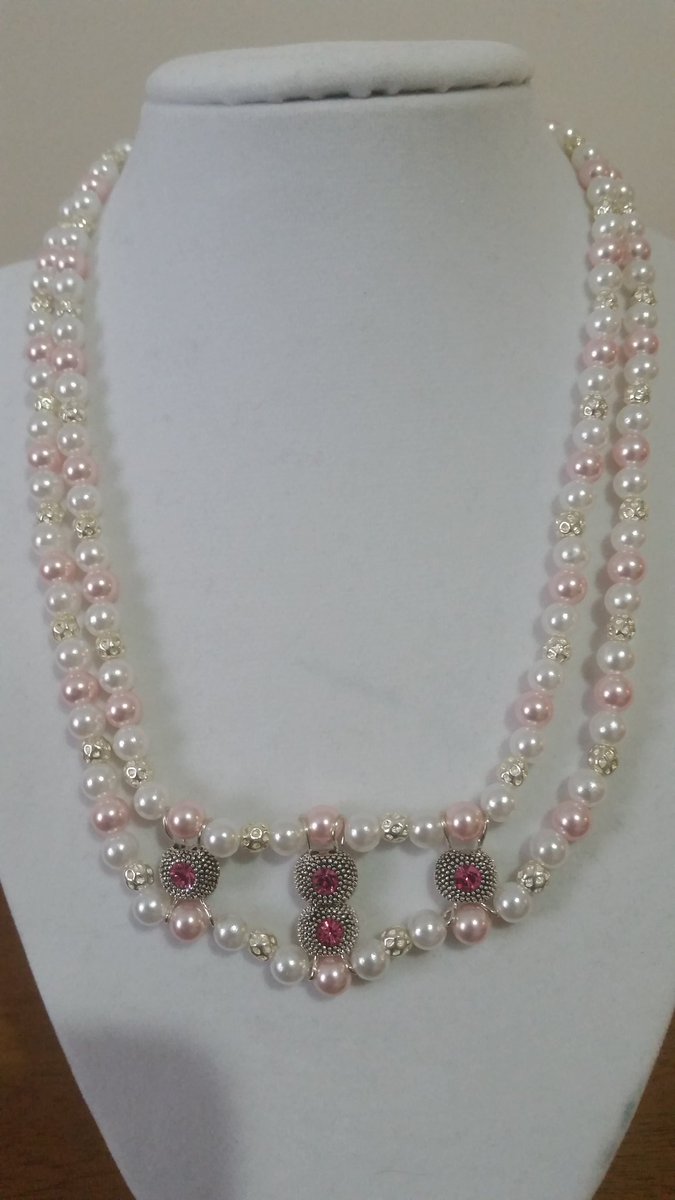 LookTimeless's tweet image. Beautiful pink and white simulated pearls with a little extra bling! #prettyinpearls #girlslovepink $25 email timelessposh@gmail.com