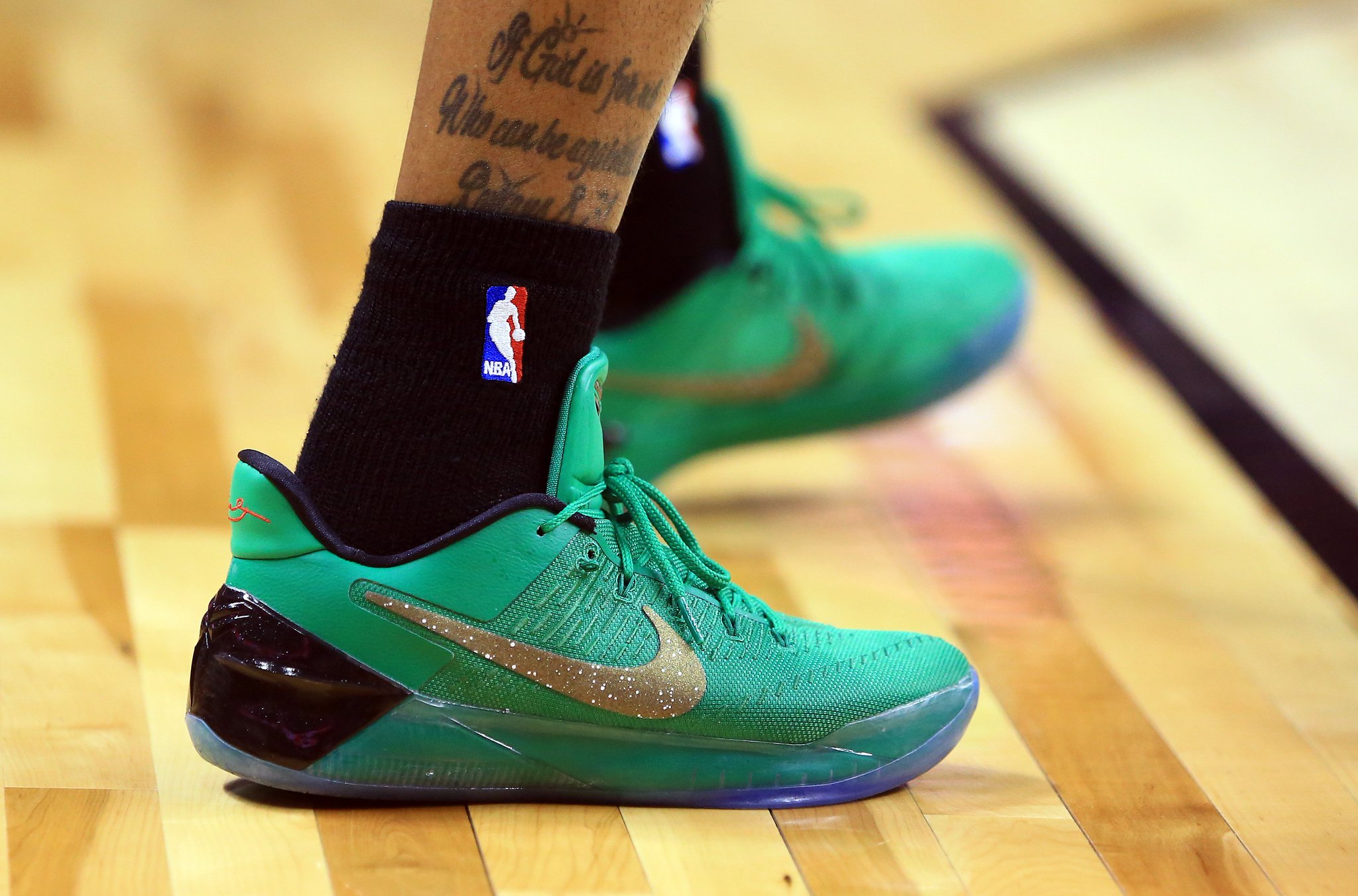 B/R Kicks on Twitter: "Isaiah Thomas in the Nike Kobe A.D. @celtics PE vs. Toronto https://t.co/fGBUAib2PH" Twitter