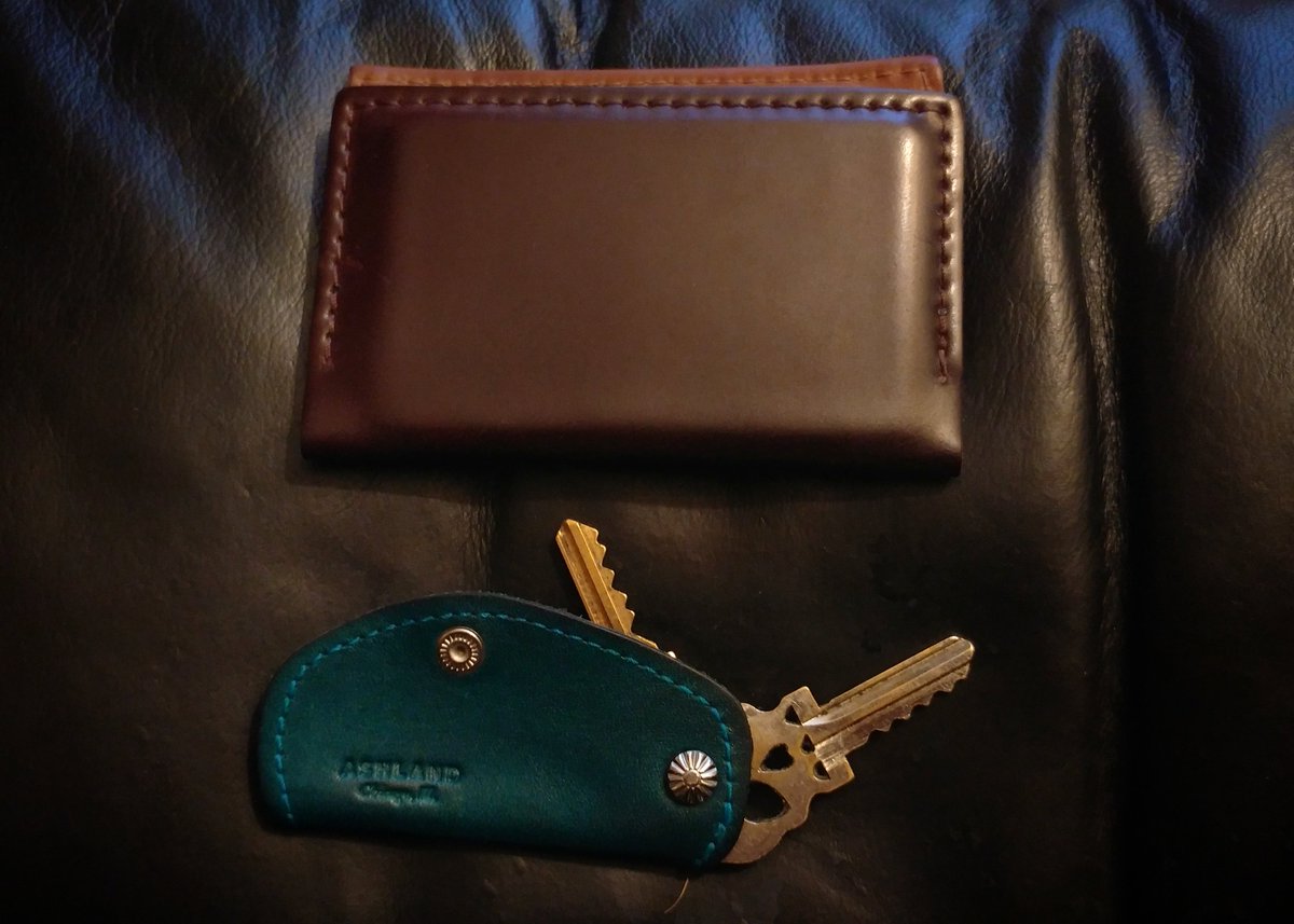 cgoldberg's tweet photo. my current EDC... craftmanship by @AshlandLeather https://t.co/Wx3WKnzBpK