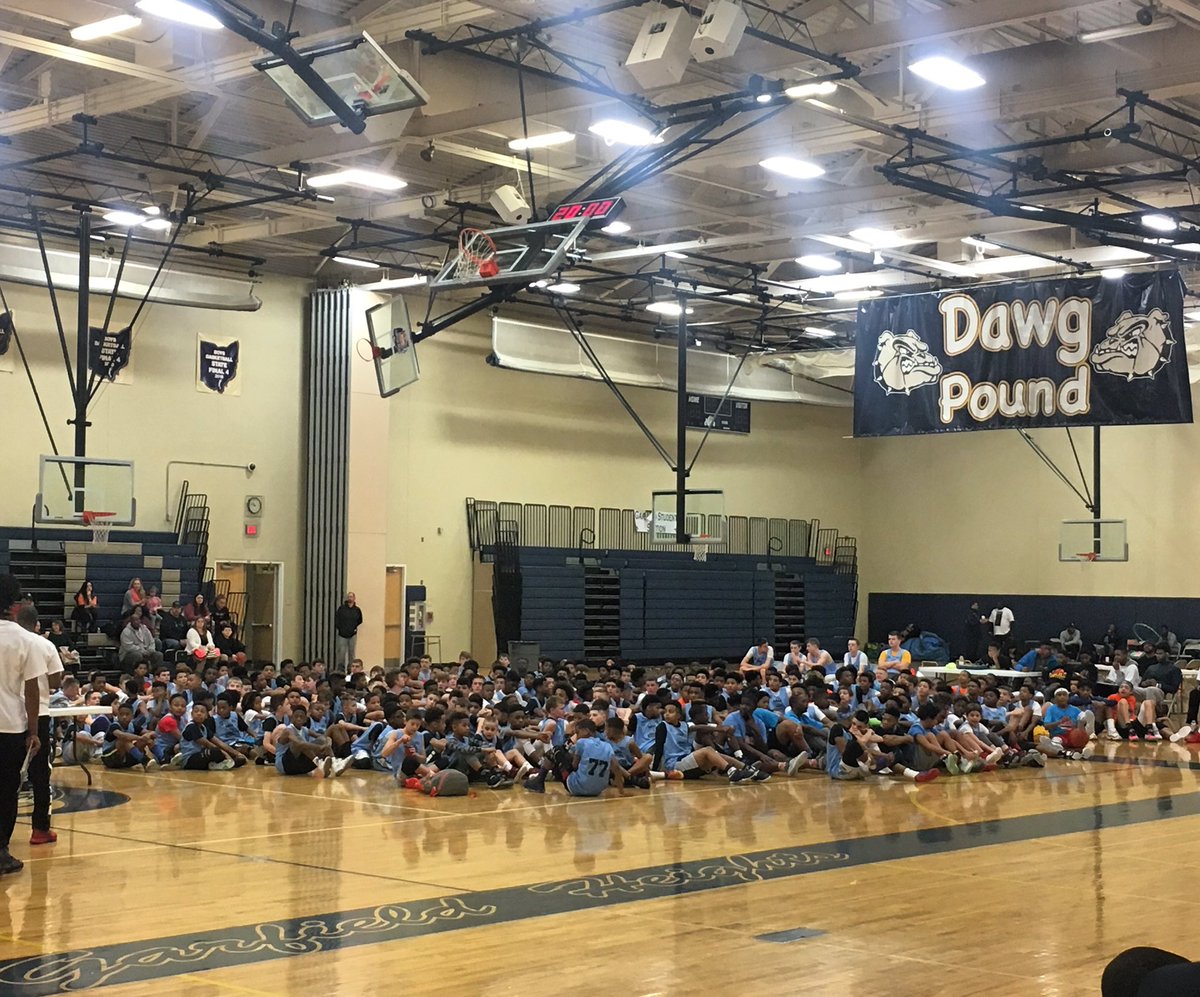 MissyGregg's tweet photo. So much talent in this gym! So excited to see my boy grind it out against the best! @neoyouthelite #neoyouthelite #bluegrassboy https://t.co/EGxyg24x2z