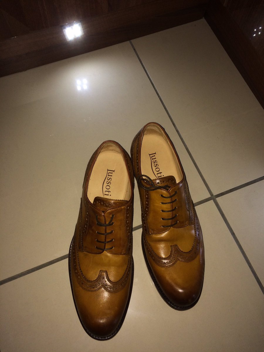 ROSSTHEBOSS_B's tweet photo. My @Lussoti_UK brogues ready for tonight's Boxing in Hull https://t.co/6Jvhc4MZmk