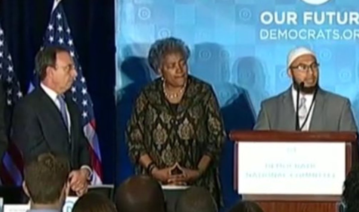 GOPjenna's tweet photo. What's with prominent Democratic women only selecting grandma's curtains for their wardrobes? 🤔 #HillaryStyle #DNCChair https://t.co/KTy8wagOTi