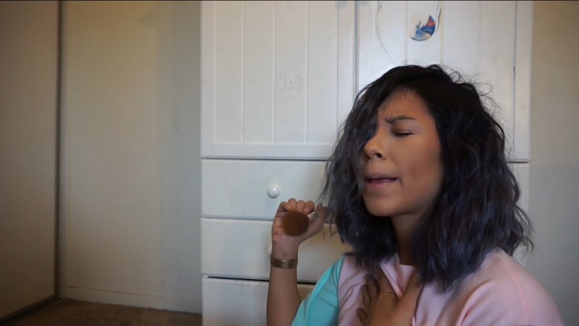 When your favorite song comes up. 😂💕 <a href="/jazmin_sus/">JAZMIN G. ✿</a>